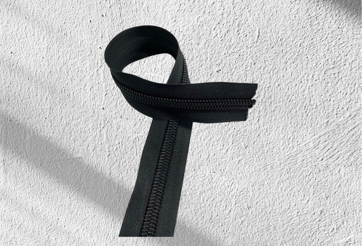 Zip no.10 (Per Meter)